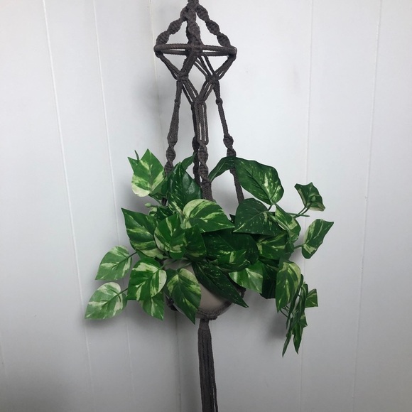 Macrame Plant Hanger: Brown, 34” long. NEW - Picture 2 of 5